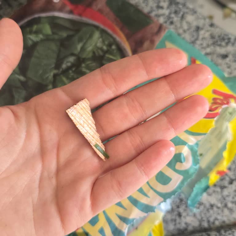 Feast Dondurulmuş Ispanakta Yabancı Madde Ve Kötü Kalite Şoku