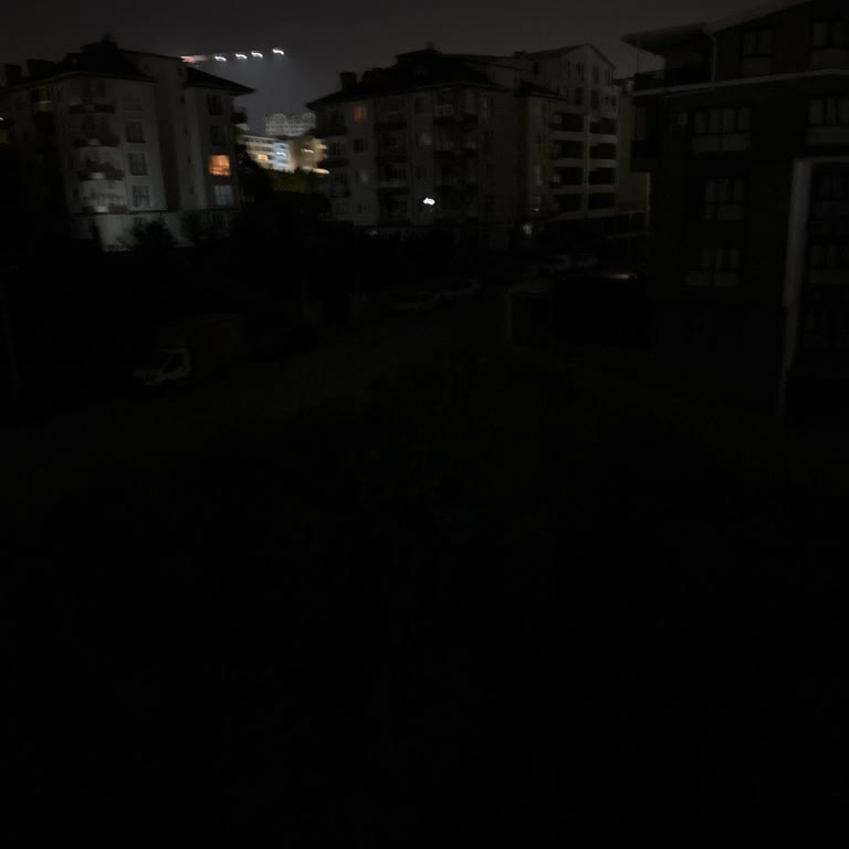 Aynı Sokakta Sık Sık Yaşanan Elektrik Kesintilerine Kalıcı Çözüm Bulunmuyor