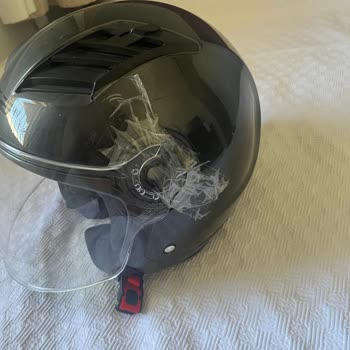 LS2 Kask Yeni Alınan Kaskta Vizör Vida Problemi Ve Güvenlik Riski