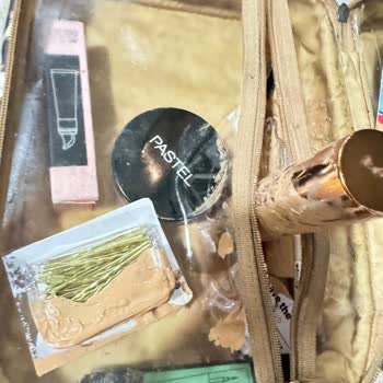 Kullanılmadan Patlayan Bronzer Makyaj Çantamı Mahvetti