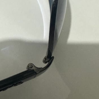 Rayban Gözlüğümde Orijinal Parça Yerine Sıradan Vida Kullanıldı, Onayım Olmadan Tamir Edildi