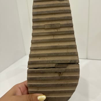 Guess Marka Sandaletin Tabanında Kırılma Sorunu Ve Değişim Talebi