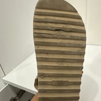 Guess Marka Sandaletin Tabanında Kırılma Sorunu Ve Değişim Talebi