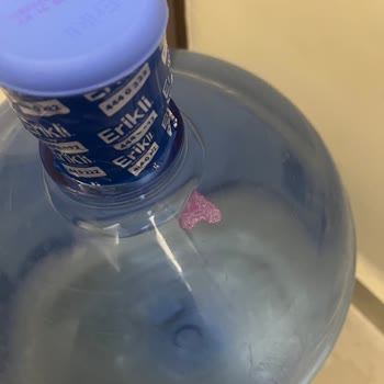 İçme Suyunda Sticker Buldum Hijyen Ve Sağlık Skandalı