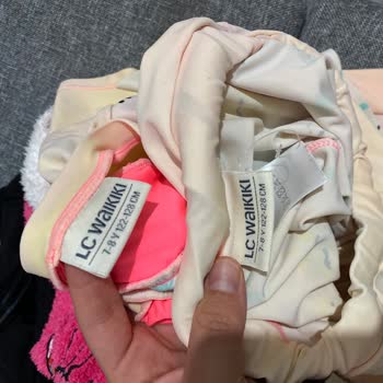 LCW Çocuk Mayosu İlk Kullanımda Renk Verdi Ve Soldu