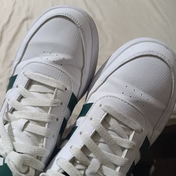 Yeni Alınan Spor Ayakkabıda Kısa Sürede Kırılma Ve Çizgiler Oluştu