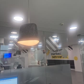 Samsung S24+ Ön Kamerada Aşırı Işık Yansıması Sorunu