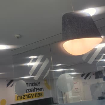 Samsung S24+ Ön Kamerada Aşırı Işık Yansıması Sorunu