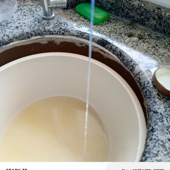 Türkoğlu Belediyesi Bir Aydır Musluktan Akan Su Sarı Renkte ve Kötü Kokulu Geliyor