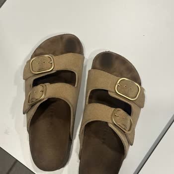 Manijero Kısa Sürede Leke Oluşan Terlik İçin İade Sorunu