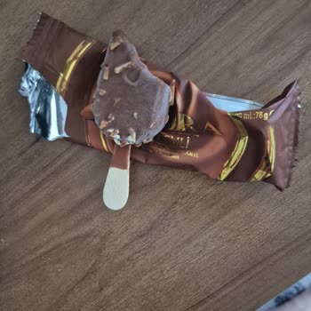 Aldığım Dondurmanın Yarısı Eksikti, Güvenim Sarsıldı