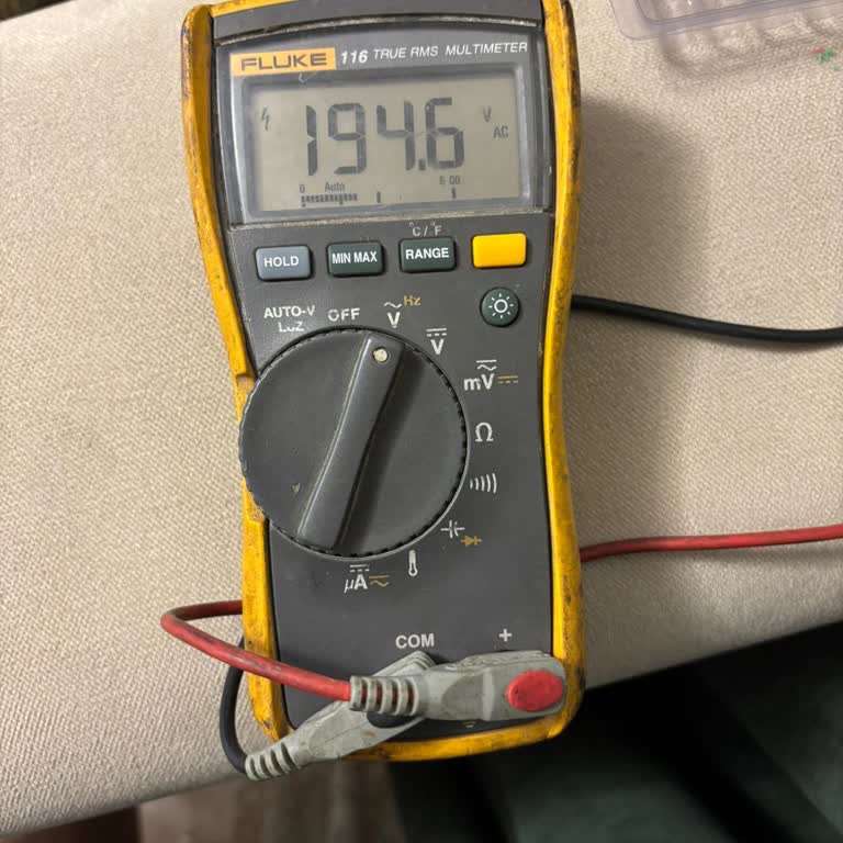 Serdivan Yazlık Mahallesi'nde Akşam Saatlerinde Sürekli Voltaj Düşüklüğü Sorunu