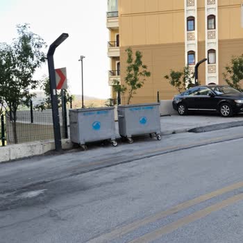 Çöp Konteyneri Nedeniyle Evde Kötü Koku Ve Sağlık Riski: Personel İlgisizliği Ve Saygısızlık