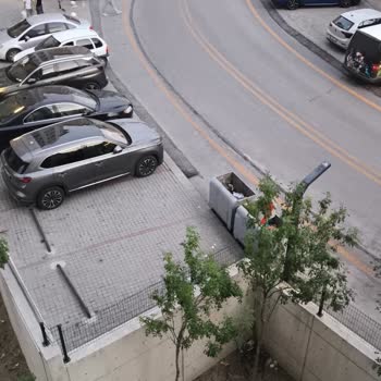 Çöp Konteyneri Nedeniyle Evde Kötü Koku Ve Sağlık Riski: Personel İlgisizliği Ve Saygısızlık