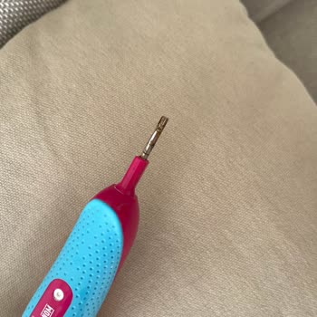 Oral B Pilli Diş Fırçasında Paslanma Ve Yetersiz Çözüm