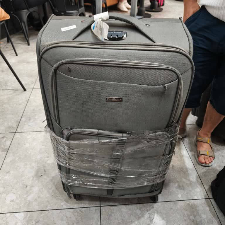 Ajet İle Yolculukta Bagajım Paramparça Halde Teslim Edildi, Yardım Alamadım!