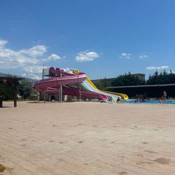 Rezervasyon Yapmamıza Rağmen Havuzda İlgisizlik Ve Bilgi Eksikliği