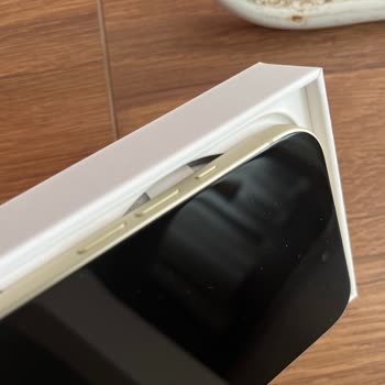 Sıfır Diye Aldığım İphone 15 Çizikli Ve Değişim Yapılmadı