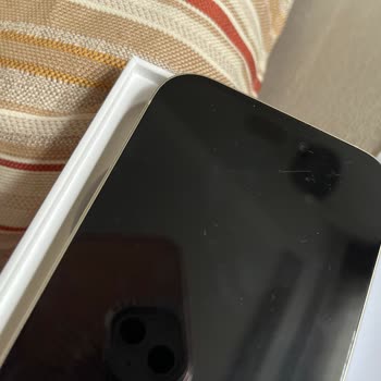 Sıfır Diye Satılan İphone 15'te Çizik Ve Değişim Yapılmıyor