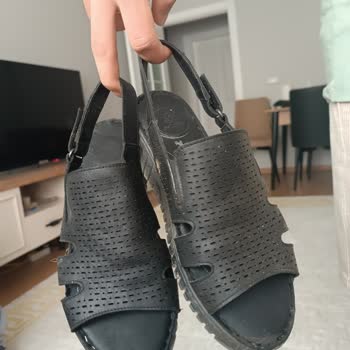 Polaris Siyah Sandaletin Ayağımda Renk Bırakması Büyük Hayal Kırıklığı Yaşattı