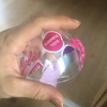 Barbie Sürpriz Yumurtadan Çıkan Oyun Hamurunda Cam Parçası Tehlikesi