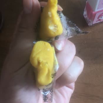 Barbie Sürpriz Yumurtadan Çıkan Oyun Hamurunda Cam Parçası Tehlikesi