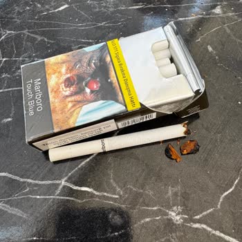 Marlboro Touch Blue Sigaradan Kıyılmamış Tütün Parçası Çıkıyor Kalite Sorunu Yaşanıyor