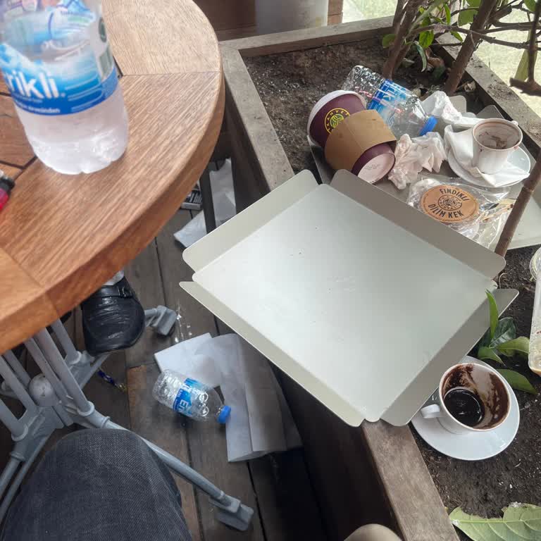 Gebze Center Kahve Dünyası'nda Temizlik Sorunu: Müşteriye Saygı Nerede?