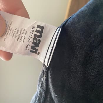 Mavi Gömlekte Üretim Hatası Ve Mağaza İlgisizliği Hayal Kırıklığı Yarattı