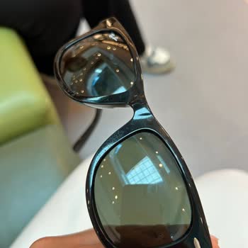 Hediye Olarak Alınan Gözlükte Leke Sorunu Ve Yetersiz Müşteri Desteği