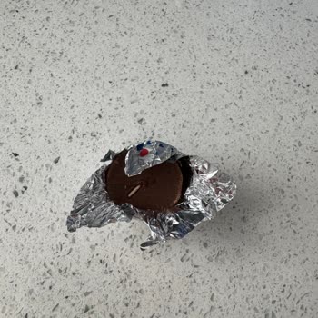 Son Tüketim Tarihi Geçmemiş Ülker Çikolatada Kurtlanma Şoku