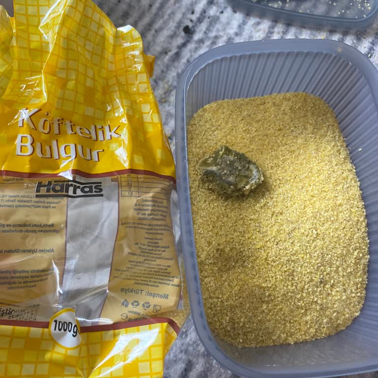 Aldığım Köftelik Bulgurun İçinden Ne Olduğu Belirsiz Bir Şey Çıktı