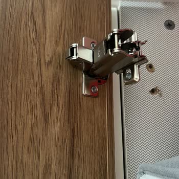 Gardırop Kapak Menteşe Sorunu Ve Servis Ücreti Talepleri