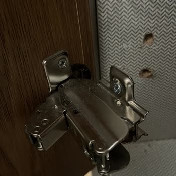 Gardırop Kapak Menteşe Sorunu Ve Servis Ücreti Talepleri