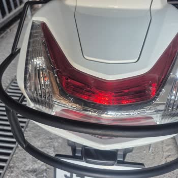 Honda Activa Motosikletin Arka Stop Lambasında Çizik Sorunu