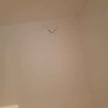 Aldığım Dolap Defolu Ve Eksik Parçalarla Teslim Edildi