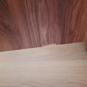 Aldığım Dolap Defolu Ve Eksik Parçalarla Teslim Edildi