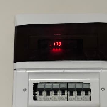 Sürekli Elektrik Kesintisi Ve Düşük Voltaj Mağduriyeti