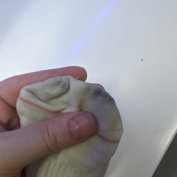 Skechers D-Lites, mis pies y calcetines se tiñen de negro, rechazo de devolución