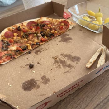 Pizzadan Çıkan Zeytin Çekirdeği Sağlığımı Tehlikeye Attı!