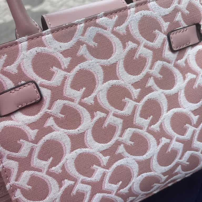 Guess Çantada Hızlı Tüylenme Ve Hayal Kırıklığı