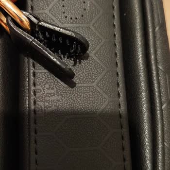 Yeni Alınan Çantada Dikiş Hatası Ve Garanti Sorunu