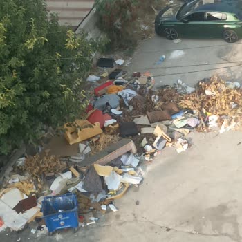 Adana Büyükşehir Belediyesi Mahallede Biriken Çöp Ve Molozlar Temizlenmiyor