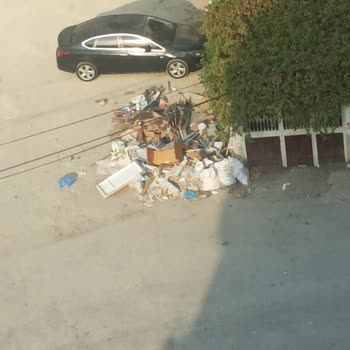 Adana Büyükşehir Belediyesi Mahallede Biriken Çöp Ve Molozlar Temizlenmiyor