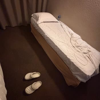 Jolly Tur İle Hayal Kırıklığı Yaşatan Pis Ve Eski Otellerde Konaklama