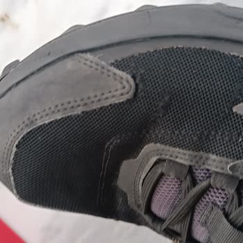 Kısa Sürede Yırtılan Adidas Ayakkabıya FLO'dan Olumsuz İnceleme Yanıtı