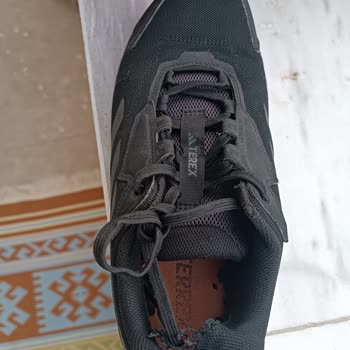 Kısa Sürede Yırtılan Adidas Ayakkabıya FLO'dan Olumsuz İnceleme Yanıtı