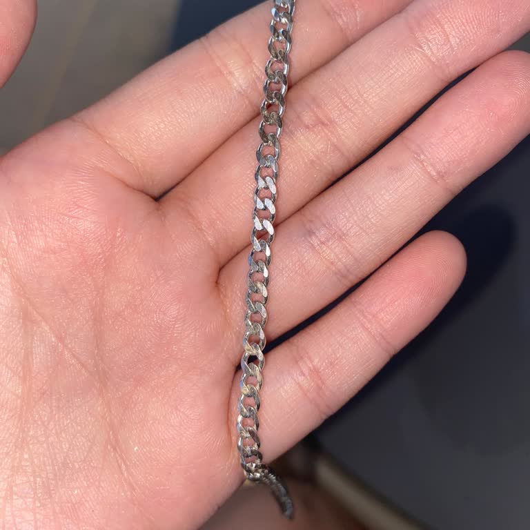 İki Haftada Kararan Hediye Kolye Mağazada Çözülmedi