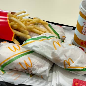 Hamburgerin İçinden Tüy Çıktı, Temizlik Talep Ediyorum