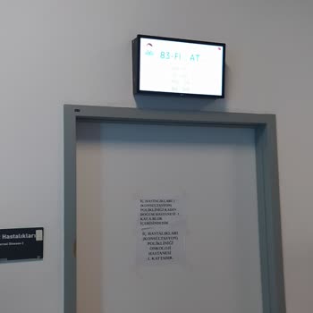 Hastanede Saatlerce Bekletildik, İşimiz Yarım Kaldı